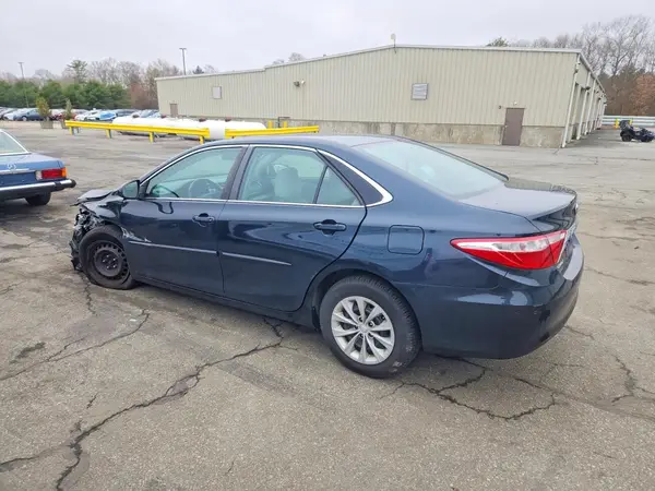4T1BF1FK0HU308243 2017 TOYOTA CAMRY - Image 2