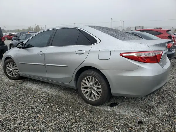4T1BF1FK0HU308274 2017 TOYOTA CAMRY - Image 2