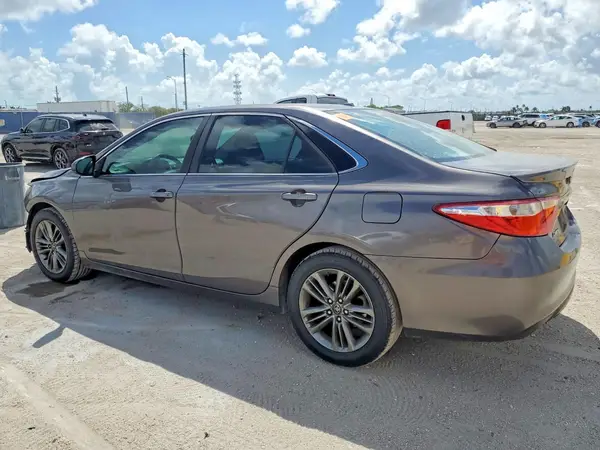 4T1BF1FK0HU311658 2017 TOYOTA CAMRY - Image 2