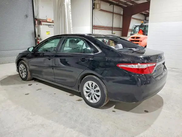 4T1BF1FK0HU311692 2017 TOYOTA CAMRY - Image 2