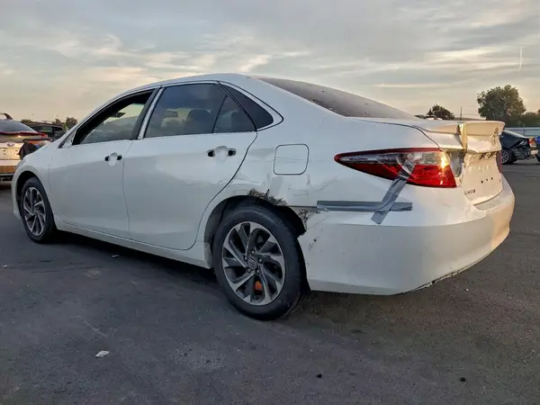 4T1BF1FK0HU311739 2017 TOYOTA CAMRY - Image 2