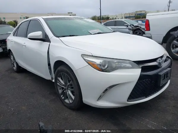 4T1BF1FK0HU313264 2017 TOYOTA CAMRY - Image 1