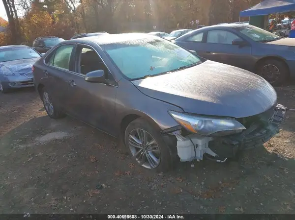 4T1BF1FK0HU314138 2017 TOYOTA CAMRY - Image 1