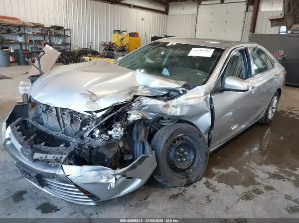 4T1BF1FK0HU317296 2017 TOYOTA CAMRY - Image 2