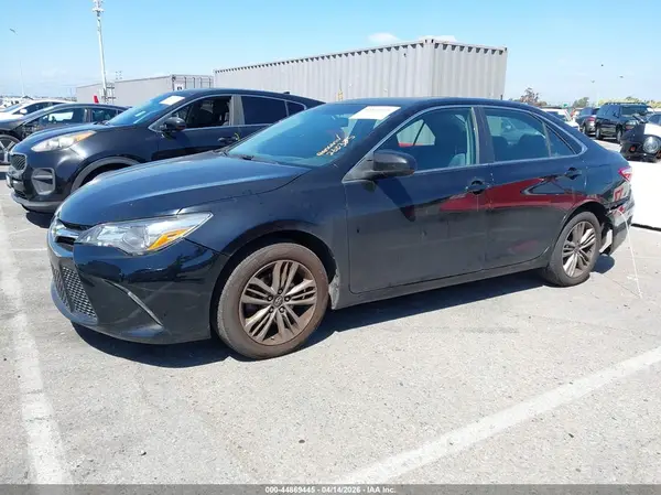 4T1BF1FK0HU318013 2017 TOYOTA CAMRY - Image 2