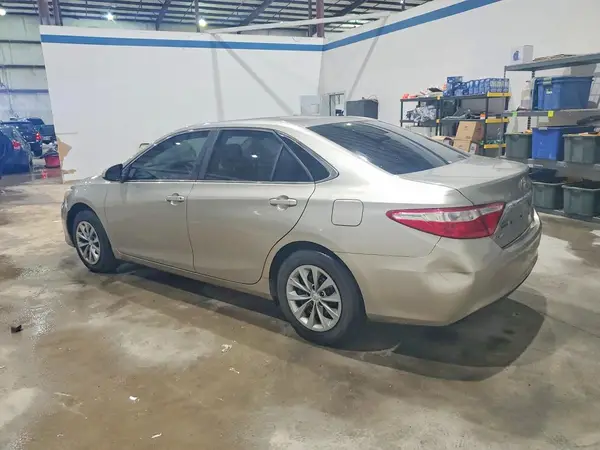 4T1BF1FK0HU318626 2017 TOYOTA CAMRY - Image 2