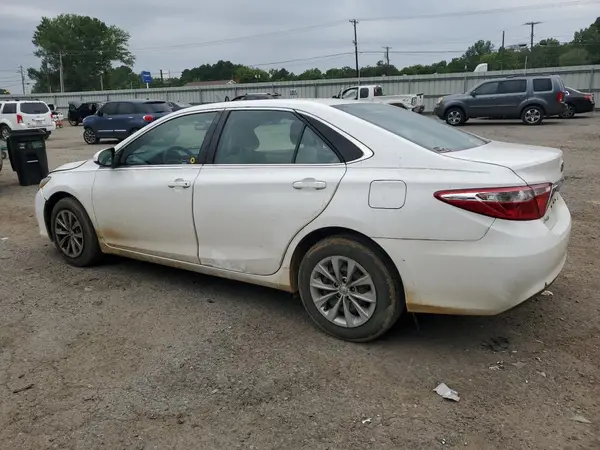 4T1BF1FK0HU318657 2017 TOYOTA CAMRY - Image 2