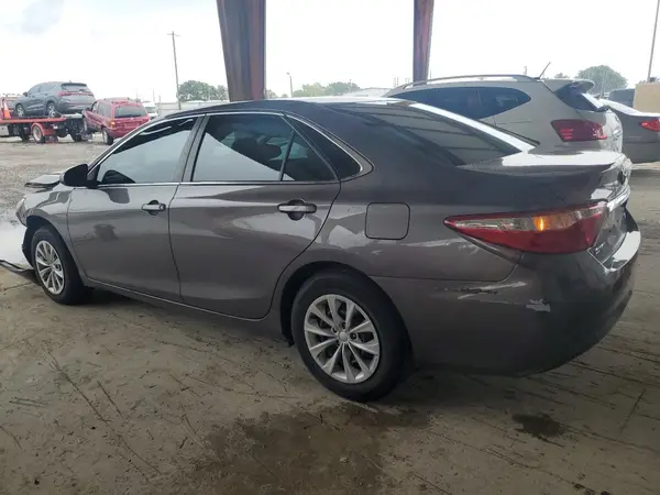4T1BF1FK0HU318903 2017 TOYOTA CAMRY - Image 2