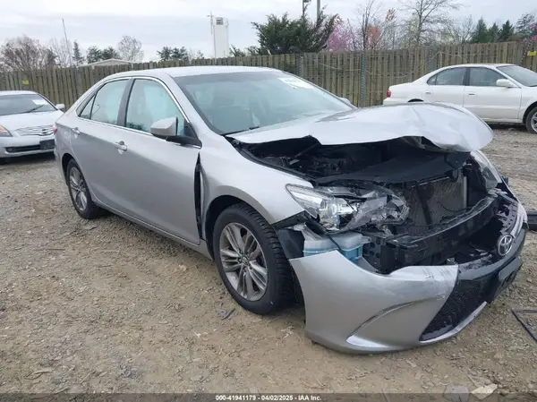 4T1BF1FK0HU321025 2017 TOYOTA CAMRY - Image 1