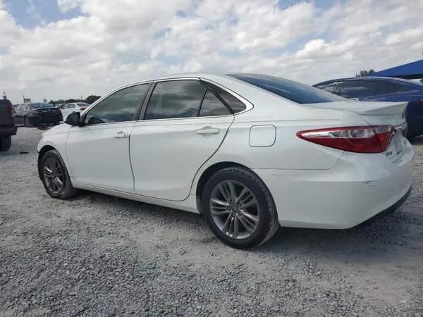4T1BF1FK0HU321042 2017 TOYOTA CAMRY - Image 2