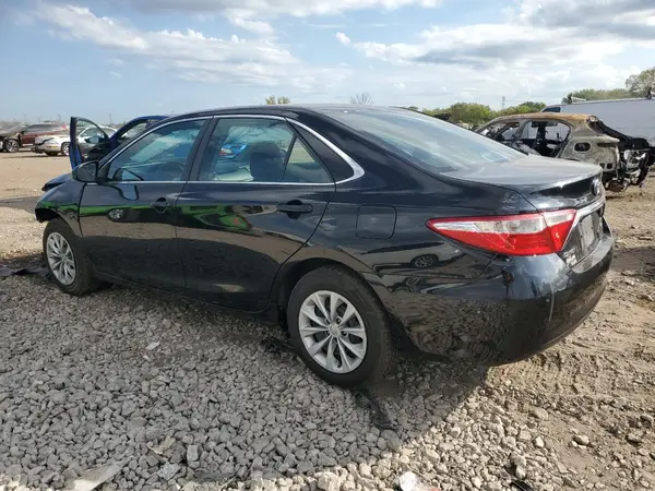 4T1BF1FK0HU321817 2017 TOYOTA CAMRY - Image 2