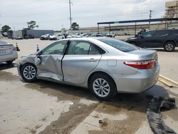 4T1BF1FK0HU323535 2017 TOYOTA CAMRY - Image 2