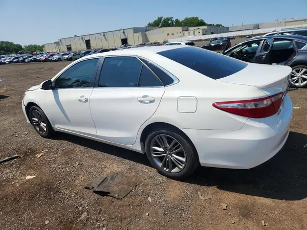 4T1BF1FK0HU324104 2017 TOYOTA CAMRY - Image 2