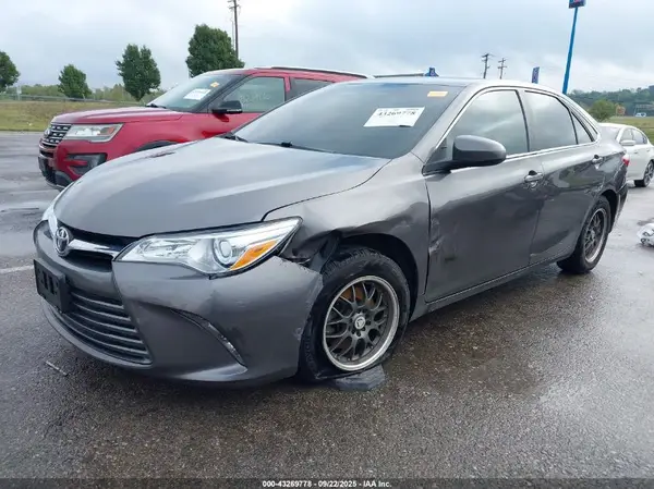 4T1BF1FK0HU324815 2017 TOYOTA CAMRY - Image 2