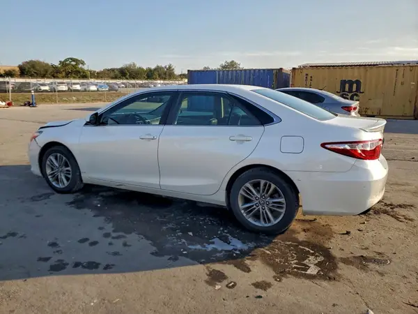 4T1BF1FK0HU324863 2017 TOYOTA CAMRY - Image 2