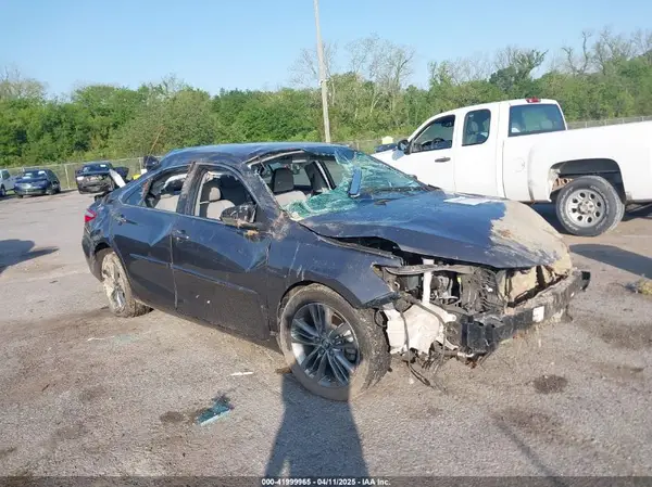 4T1BF1FK0HU325334 2017 TOYOTA CAMRY - Image 1