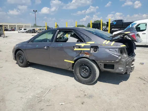 4T1BF1FK0HU325575 2017 TOYOTA CAMRY - Image 2