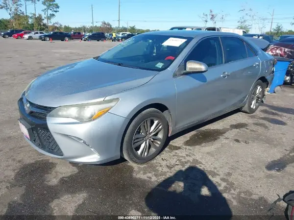 4T1BF1FK0HU325673 2017 TOYOTA CAMRY - Image 2