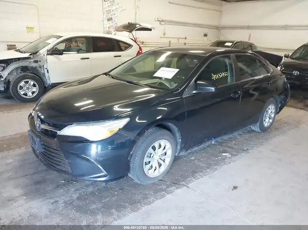 4T1BF1FK0HU326371 2017 TOYOTA CAMRY - Image 2