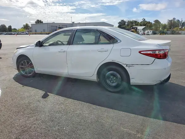 4T1BF1FK0HU326984 2017 TOYOTA CAMRY - Image 2