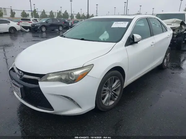 4T1BF1FK0HU327343 2017 TOYOTA CAMRY - Image 2