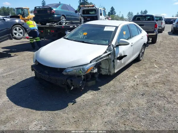4T1BF1FK0HU327732 2017 TOYOTA CAMRY - Image 2