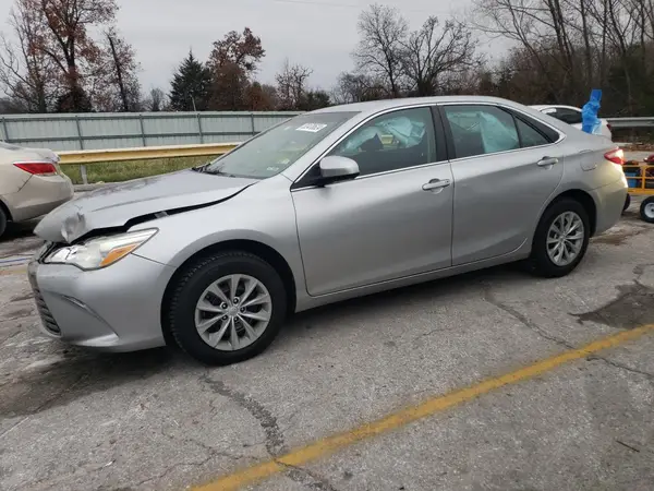 4T1BF1FK0HU329528 2017 TOYOTA CAMRY - Image 1