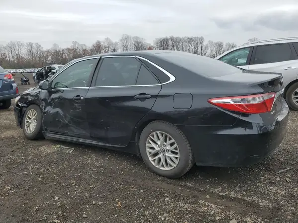 4T1BF1FK0HU329898 2017 TOYOTA CAMRY - Image 2
