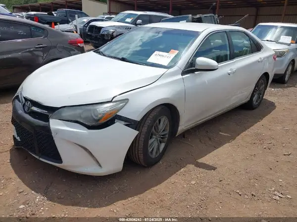 4T1BF1FK0HU330162 2017 TOYOTA CAMRY - Image 2