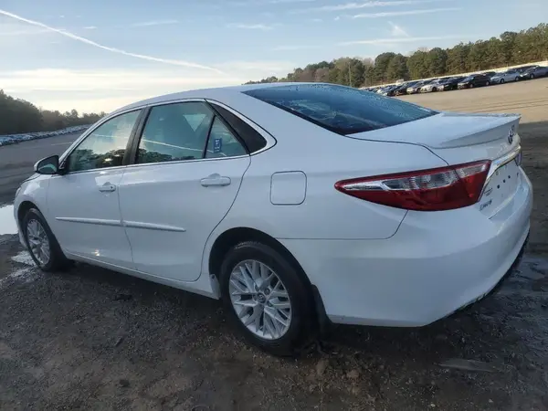 4T1BF1FK0HU331425 2017 TOYOTA CAMRY - Image 2