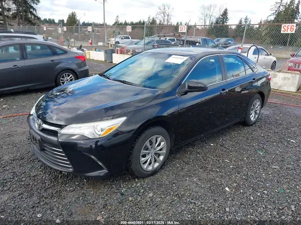 4T1BF1FK0HU331571 2017 TOYOTA CAMRY - Image 2