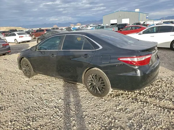 4T1BF1FK0HU332221 2017 TOYOTA CAMRY - Image 2