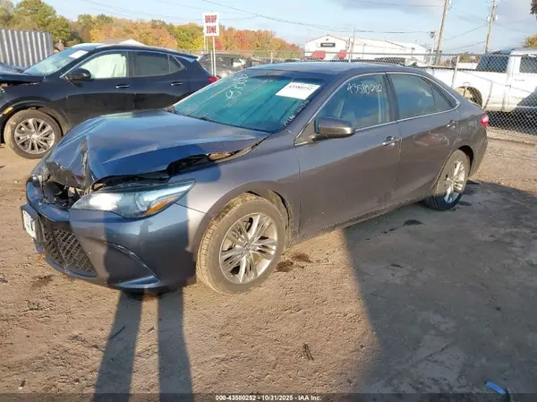 4T1BF1FK0HU332641 2017 TOYOTA CAMRY - Image 2