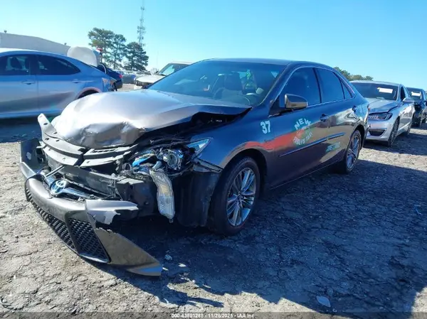 4T1BF1FK0HU333028 2017 TOYOTA CAMRY - Image 2