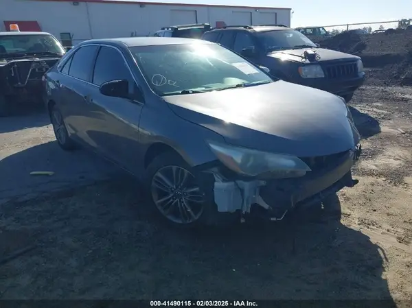 4T1BF1FK0HU333353 2017 TOYOTA CAMRY - Image 1