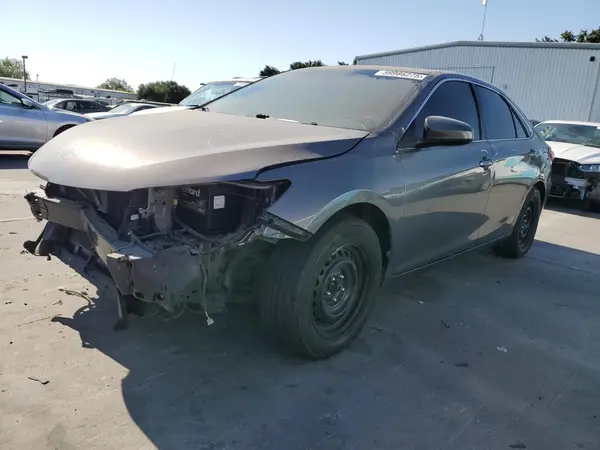 4T1BF1FK0HU334275 2017 TOYOTA CAMRY - Image 1