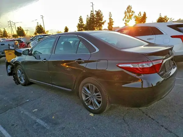 4T1BF1FK0HU335281 2017 TOYOTA CAMRY - Image 2