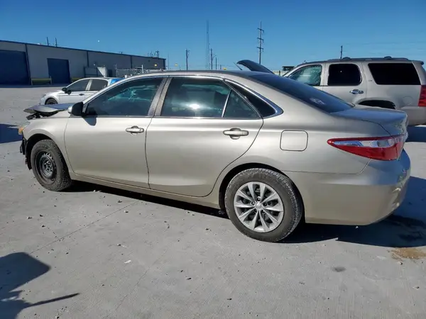 4T1BF1FK0HU335765 2017 TOYOTA CAMRY - Image 2