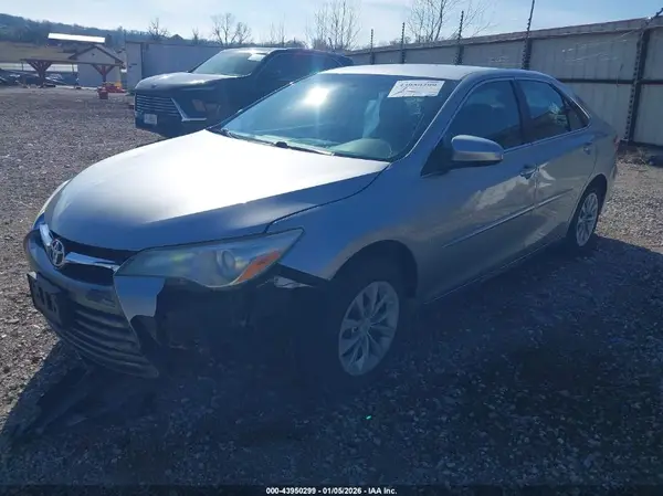 4T1BF1FK0HU336009 2017 TOYOTA CAMRY - Image 2