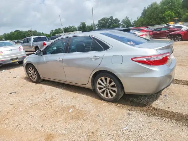 4T1BF1FK0HU337208 2017 TOYOTA CAMRY - Image 2