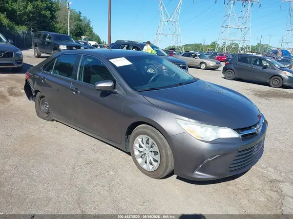 4T1BF1FK0HU337824 2017 TOYOTA CAMRY - Image 1