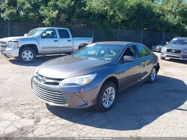 4T1BF1FK0HU337824 2017 TOYOTA CAMRY - Image 2