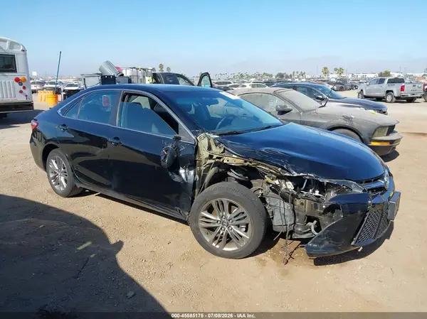 4T1BF1FK0HU339105 2017 TOYOTA CAMRY - Image 1