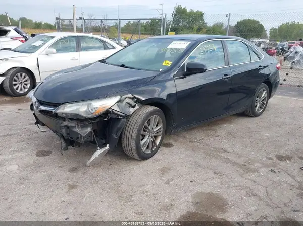 4T1BF1FK0HU339332 2017 TOYOTA CAMRY - Image 2