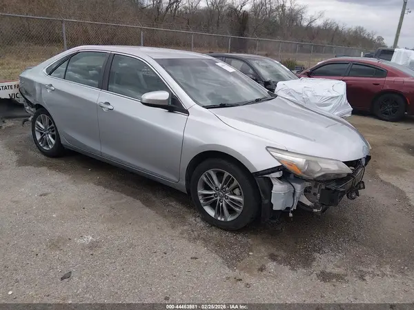 4T1BF1FK0HU339525 2017 TOYOTA CAMRY - Image 1