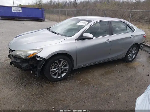 4T1BF1FK0HU339525 2017 TOYOTA CAMRY - Image 2