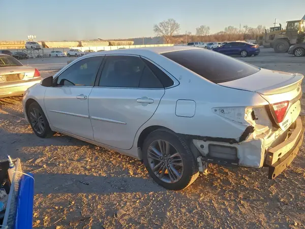 4T1BF1FK0HU343266 2017 TOYOTA CAMRY - Image 2