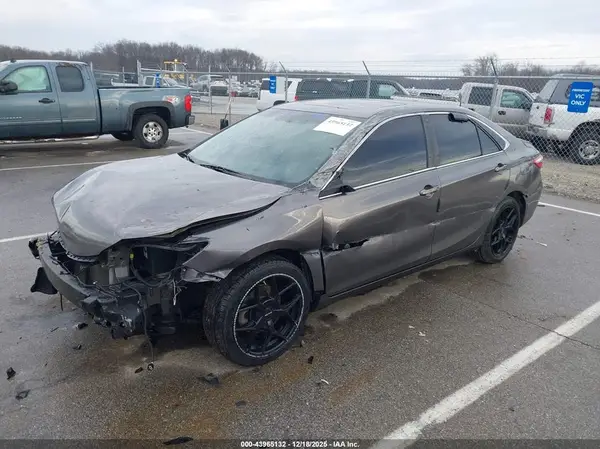 4T1BF1FK0HU344630 2017 TOYOTA CAMRY - Image 2