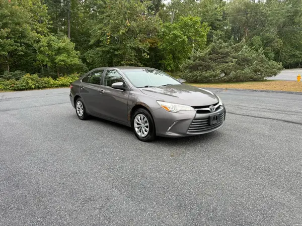 4T1BF1FK0HU348404 2017 TOYOTA CAMRY - Image 1