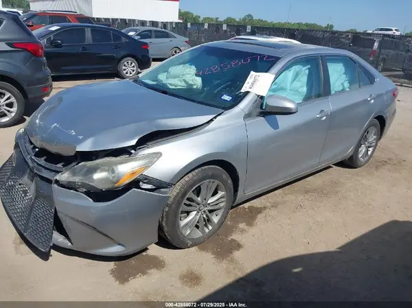 4T1BF1FK0HU349195 2017 TOYOTA CAMRY - Image 2